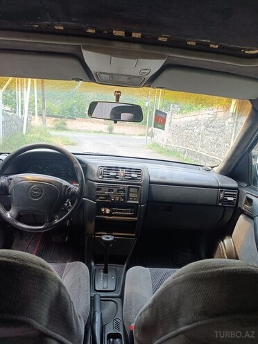 Opel Vectra 1995, 321,321 km - 2.0 l - Qax