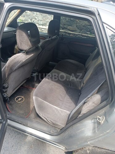Opel Vectra 1995, 321,321 km - 2.0 l - Qax
