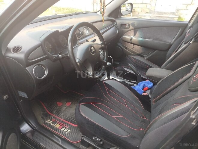 Mitsubishi Outlander 2004, 235,680 km - 2.0 l - Şəki