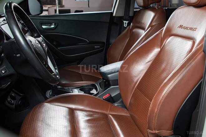 Hyundai Grand Santa Fe-22