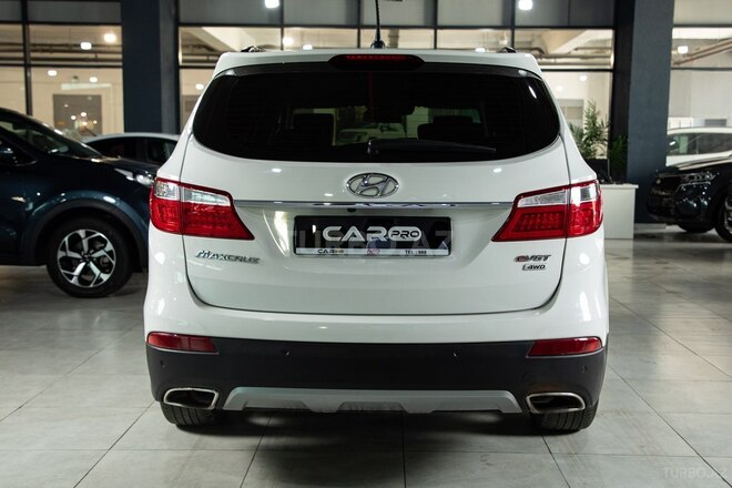 Hyundai Grand Santa Fe-31