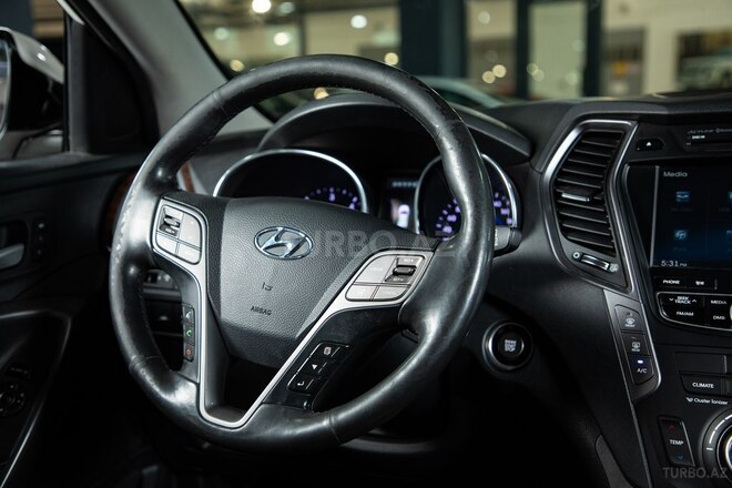 Hyundai Grand Santa Fe-17