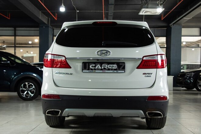 Hyundai Grand Santa Fe-32
