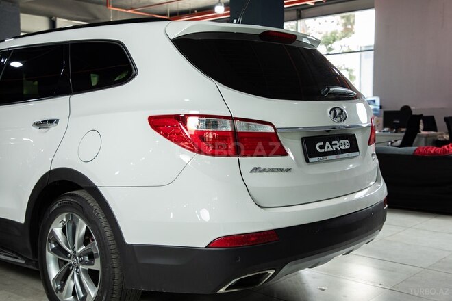 Hyundai Grand Santa Fe-36