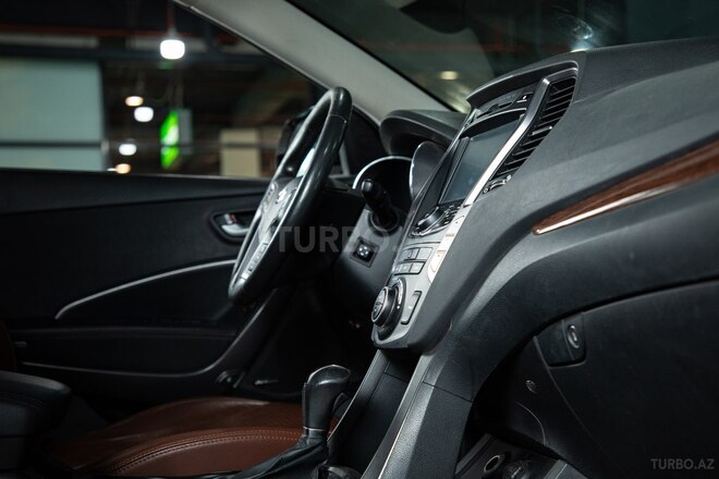 Hyundai Grand Santa Fe-25