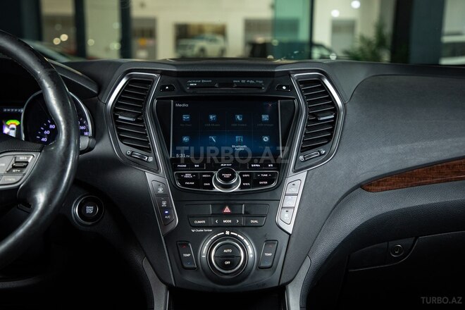 Hyundai Grand Santa Fe-16