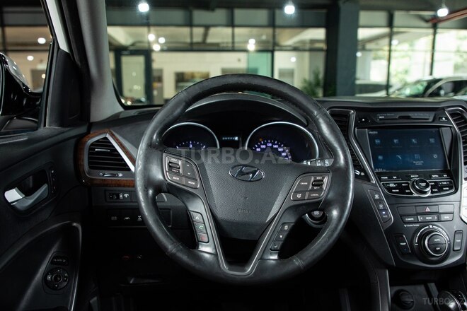 Hyundai Grand Santa Fe-18
