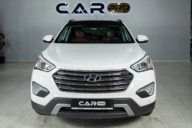 Hyundai Grand Santa Fe-1