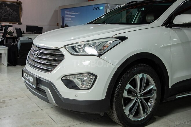 Hyundai Grand Santa Fe-5
