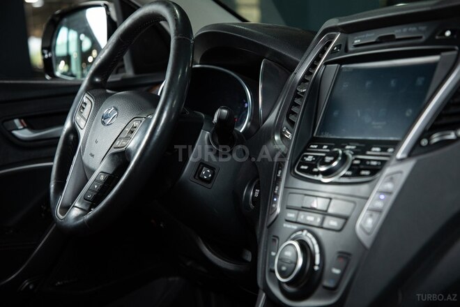 Hyundai Grand Santa Fe-26