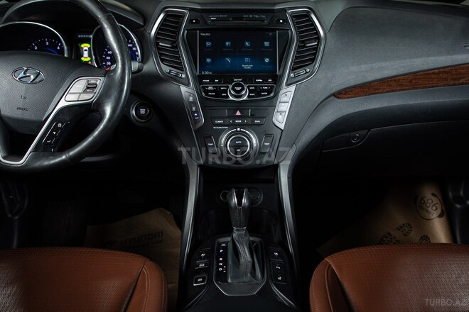 Hyundai Grand Santa Fe-14