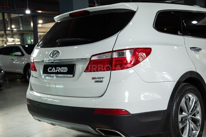 Hyundai Grand Santa Fe-35
