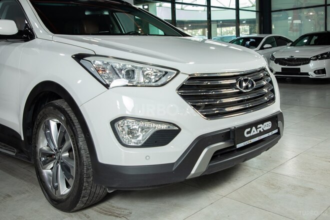 Hyundai Grand Santa Fe-4