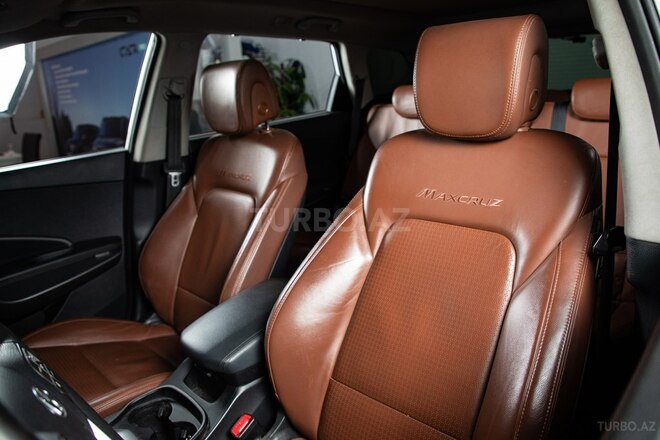 Hyundai Grand Santa Fe-21