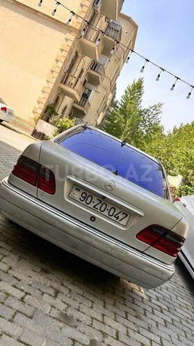 Mercedes E 240 1997, 426,581 km - 2.4 l - Bakı