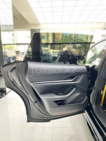 Porsche Taycan 4S Cross Turismo-15