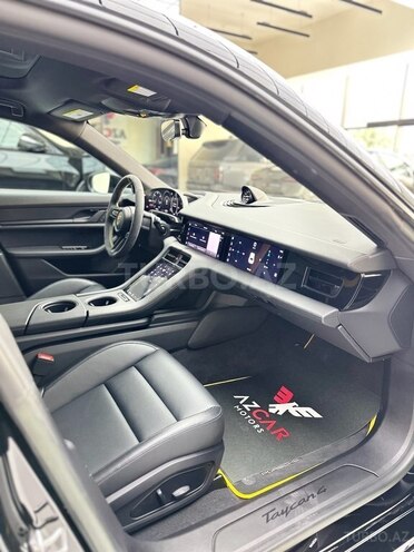 Porsche Taycan 4S Cross Turismo-9
