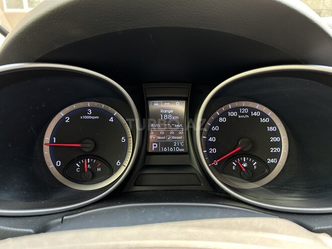 Hyundai Santa Fe-13