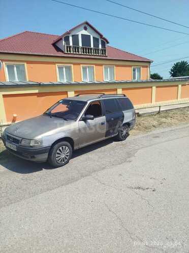 Opel Astra 1996, 380,000 km - 1.6 л - Quba