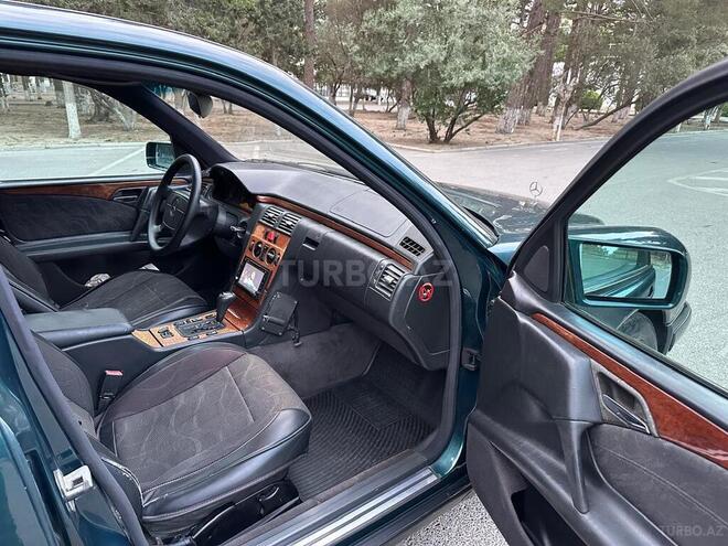 Mercedes E 240 1998, 324,000 km - 2.4 l - Bakı