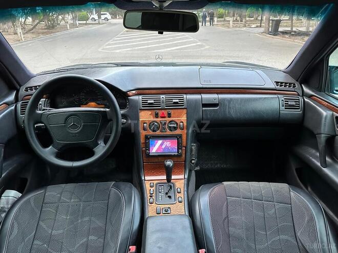 Mercedes E 240 1998, 324,000 km - 2.4 l - Bakı