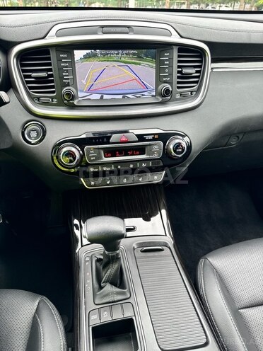 Kia Sorento-12