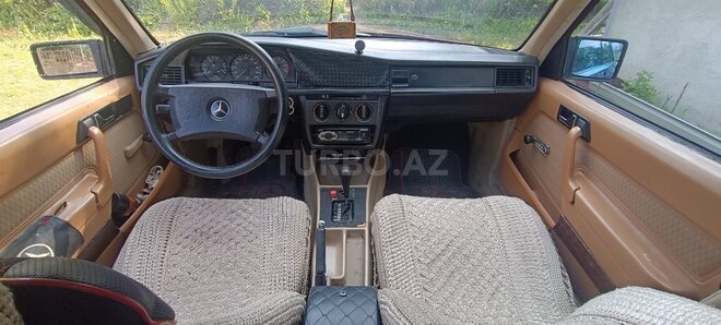 Mercedes 190 1989, 250,000 km - 1.8 l - Yardımlı
