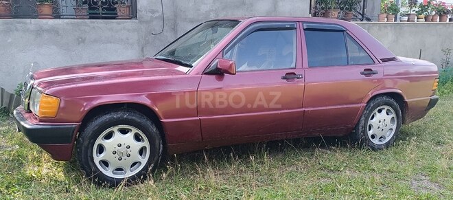 Mercedes 190 1989, 250,000 km - 1.8 l - Yardımlı