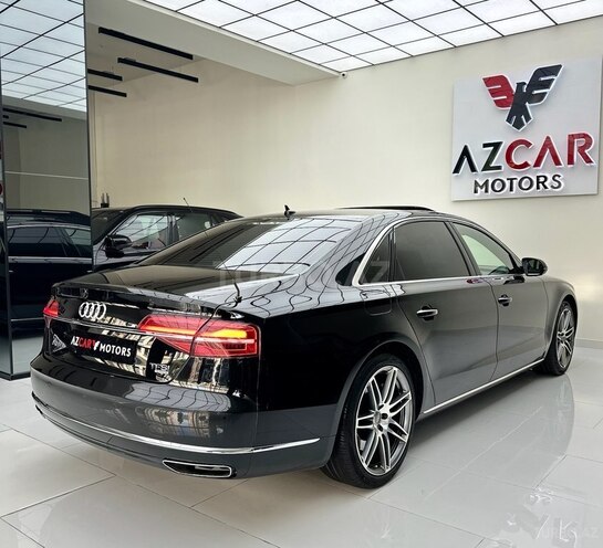 Audi A8-7