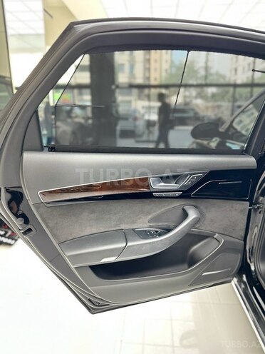 Audi A8-14