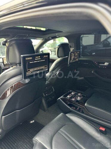 Audi A8-18