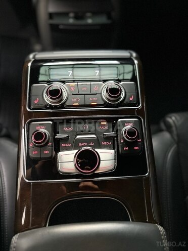 Audi A8-17