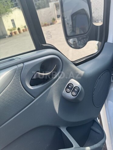 Ford Transit-7