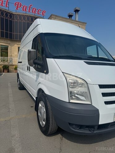 Ford Transit-12