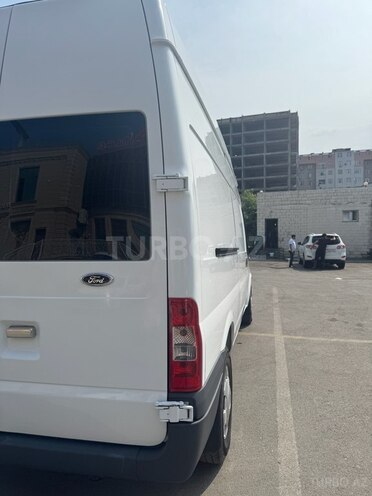 Ford Transit-10