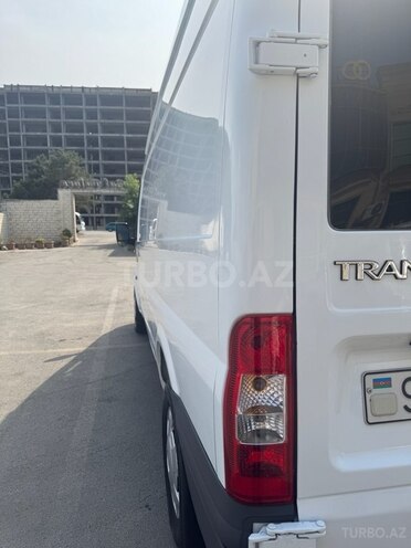 Ford Transit-9