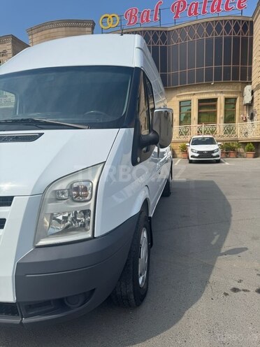 Ford Transit-11
