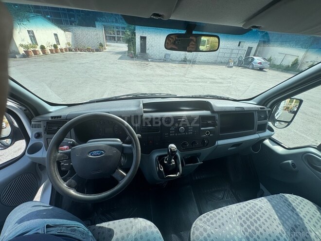 Ford Transit-6