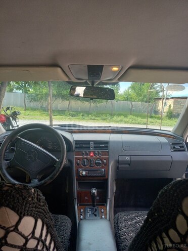 Mercedes C 200 1998, 260,000 km - 2.0 л - Zaqatala