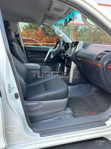 Toyota Land Cruiser Prado-16