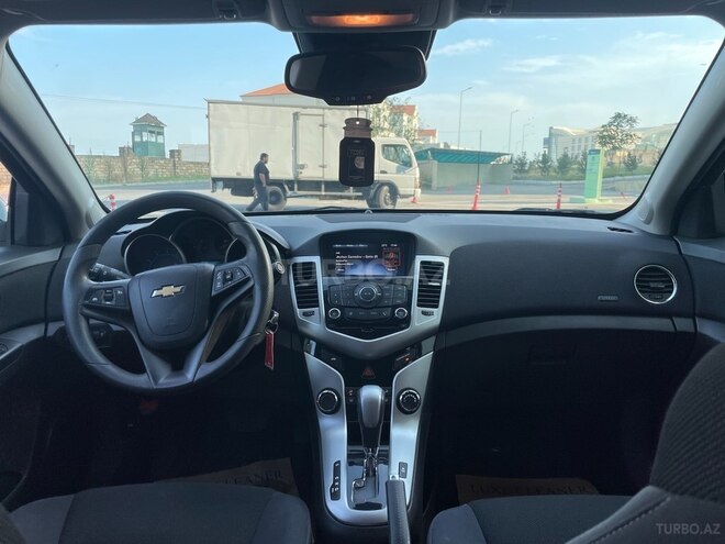 Chevrolet Cruze-12