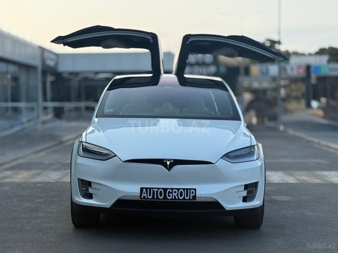 Tesla Model X-21