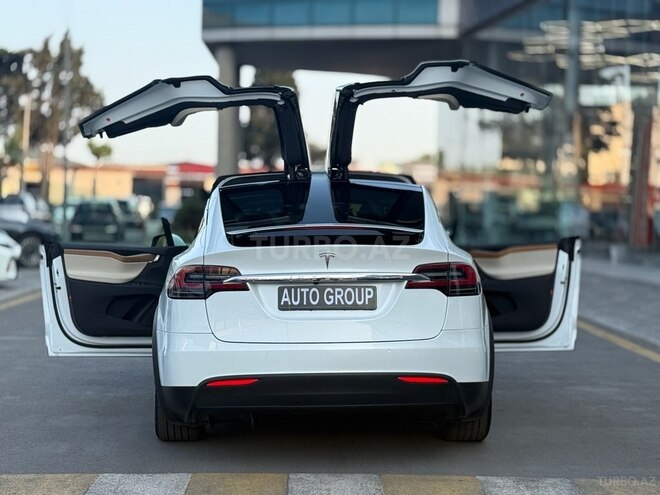 Tesla Model X-20