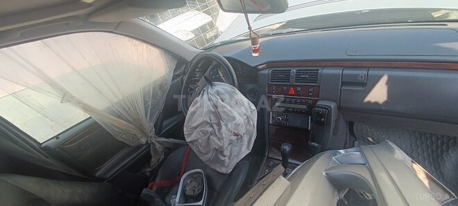 Mercedes E 260 2000, 333,000 km - 2.6 l - Gəncə