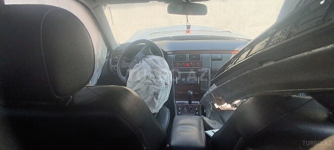 Mercedes E 260 2000, 333,000 km - 2.6 l - Gəncə