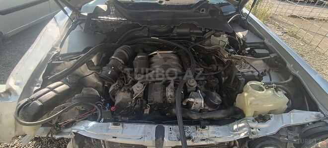 Mercedes E 260 2000, 333,000 km - 2.6 l - Gəncə