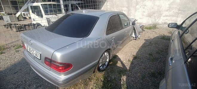 Mercedes E 260 2000, 333,000 km - 2.6 l - Gəncə