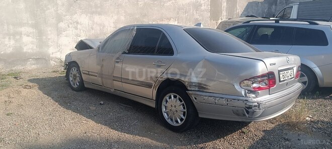 Mercedes E 260 2000, 333,000 km - 2.6 l - Gəncə