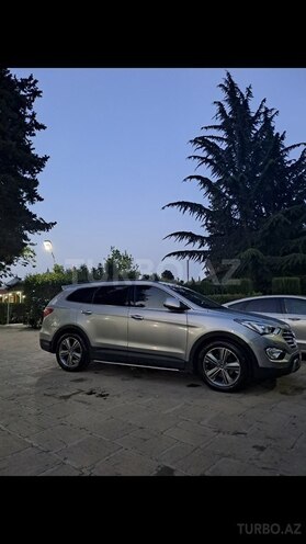 Hyundai Grand Santa Fe-5