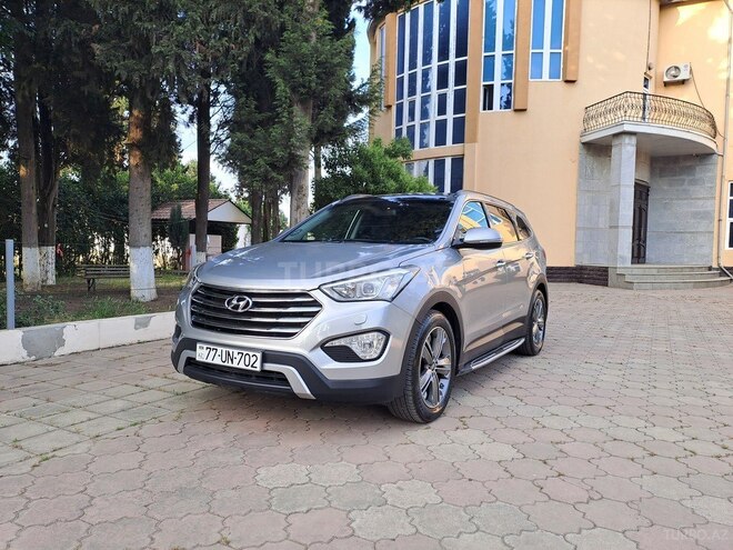 Hyundai Grand Santa Fe-4